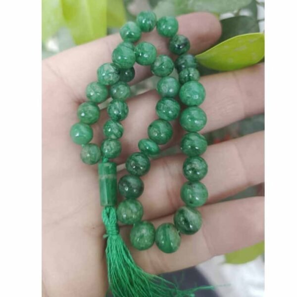 Emerald 130ct 33 beads