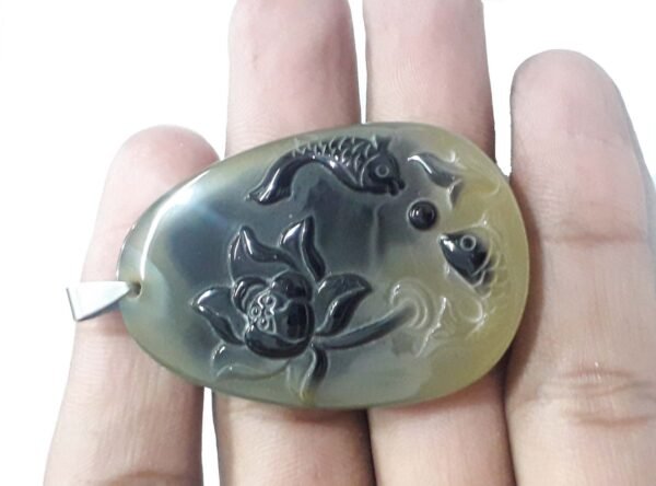 Agate locket 135.10ct